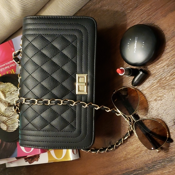 Quilted Messenger Flap Bag Medium - Picture 4 of 11